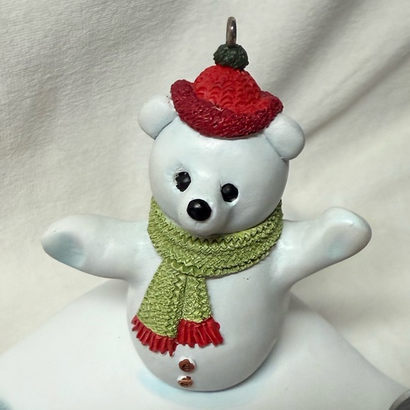 Hollyday Hill Snow Scene Hallmark Ornaments and display base - Picture 6 of 16